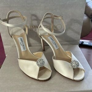 Jimmy Choo satin w/crystal sphere ivory Sacora size 39 sandal. Ivory, like new!
